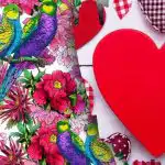 Dokážou to jen géniové: musíte najít srdce mezi papoušky a